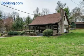 Cabin Retreat with Pool in Bristol - Image 1