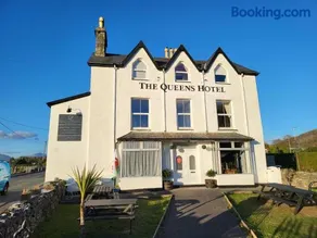 The Queens Hotel Harlech - Image 1