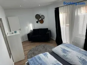 Zentrale, stilvolle Wohnung - Image 1
