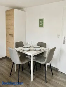 Cozy Apartment with Terrace & Free Parking - Image 3