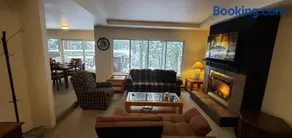 Garden Retreat in West Vancouver - Image 4