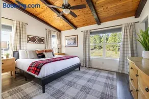 Sparrow Nest Hideaway 5BR Home with Hot Tub - Image 3