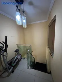 CASA DE DOIS PAVIMENTOS COM SUITEs - Image 2