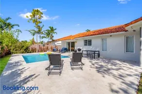 6BR 3BA Heated Pool Miami Vacation - Image 4