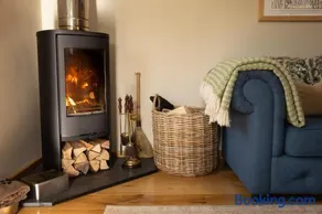 Romantic Snowdonia Cottage with Hot tub, sea & mountain views - Image 2