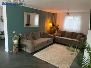 Relaxing entire house with garden - Image 1