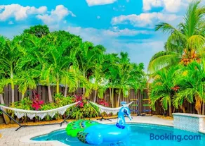Colorful Home - Pool - Game Room - Basketball Court - BBQ & More - Image 2
