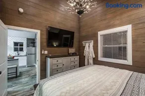 Romantic getaway in the treetops - Image 2