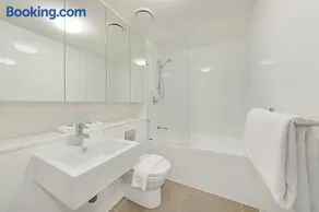 Fantastic Executive Apartment Neutral Bay GRO17204 - Image 3