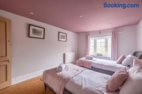 Riverside Gem, 2 Homes, Heated Pool, Hot Tub & Sauna - Image 4