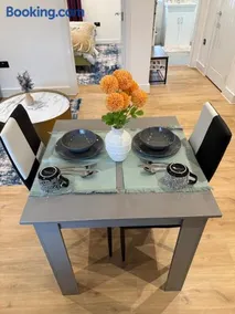 Beautiful luxurious entire flat free parking - Image 4