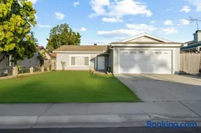 Entire Private House with King Bed, Yard, 5 Bedrooms, 3 Bathrooms, Available Now - Image 2