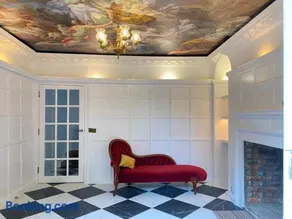 Luxury Grand Windsor Mansion Private 5 Acres & Helipad - Image 4