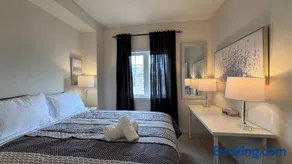 FIFA 2026 Kleinburg Luxe Town Residence 9 Queen Beds Sleeps 18 - Image 3