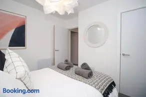 Modern Two BR | Free Parking - Image 4