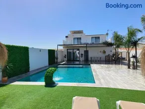 Chalet en Montellano (Sevilla) - Image 1