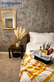 Boutique Condo with Patio Heart of Downtown Memphis Gated Parking - Image 2