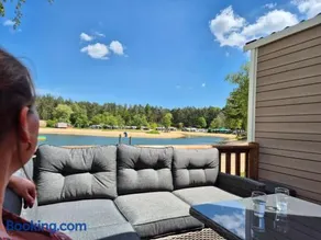 Chalet Meerzicht 10 - Luxe 6-pers chalet direct aan het meer, beschut terras - Image 1