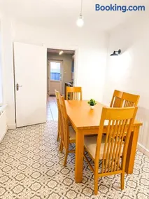 Spacious 3 Bed House, Contractors & Business, Parking, WiFi - Image 5