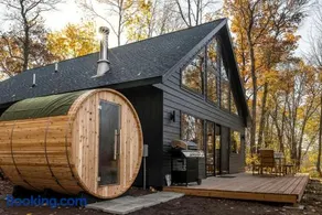 Riverside Retreat: Unwind in a Cabin with Private Steam Sauna on the Pine River - Image 1