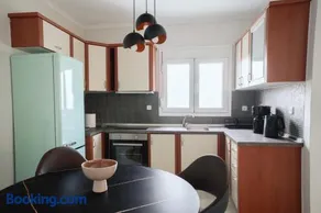 Lefti's - Image 2