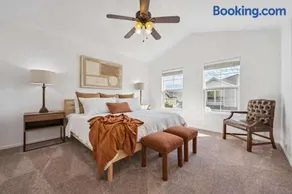 3BR Modern Retreat, Close to DIA & Downtown Denver - Image 1