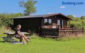 Country Bumpkin - Romantic Couples stay in Oakhill Cabin - Image 4