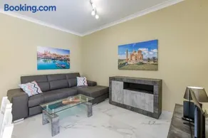 Penthouse, Seaview, Beautiful 2BR Apt 4 - Image 5