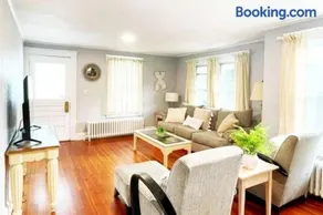 Modern Home off I-95 Perfect for Families & Business Stay with Ample Parking - Image 2