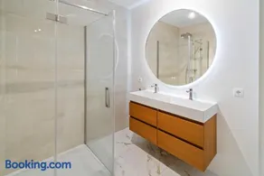 Prestige XL Full-home near city center and Park - Image 3