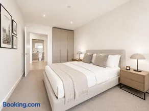 City Centre Designer Stay 2 Bed 2 Bath with Balcony - Image 3