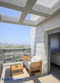 stunning 4-bedrooms on the 18th floor BY MadrigalRentals - Image 5