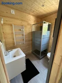 Chalet 1 contemporain dans son écrin de verdure - Image 2