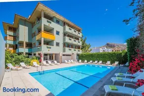 Appartement avec piscine et terrasse | Vue jardin - Image 2