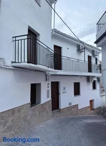 Apartamentos Ladera del Castillo - Image 1