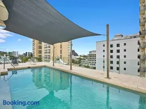 Luxurious City Centre Apartment, Space and Style - Image 5