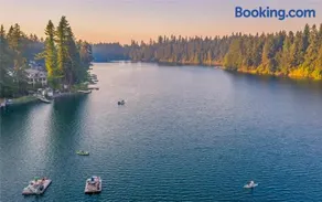The Lakehouse Retreat - Image 2