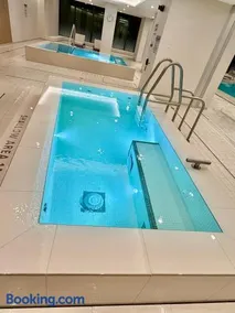 Entire Luxe Condo in Downtown Toronto - Image 3