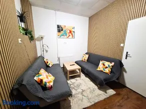 Dimael Hostel & Apartments - Image 2