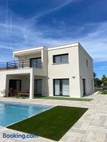 Villa 220 m2 avec 5 chambres 6 lits doubles 2 toilettes 2 salles de bain - Image 1