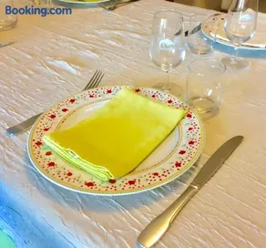 Chez Francoise - Image 4