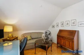 Schöne Dachgeschoss Wohnung - Image 5