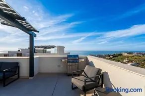 Modern House with Private Pool and Hot Tub - access to gym, sauna & wellness centre - Image 2