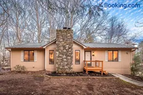 Asheville's Ultimate Retreat with Hot Tub Ping Pong Table Pool Table Lots to do Family Friendly - Image 2