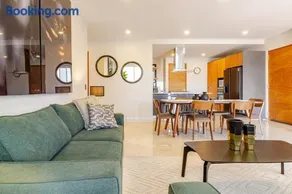 Cozy and modern apartment - Image 3