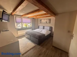 gemütliches Zimmer mit eigenem Bad und separatem Eingangstor - Image 3