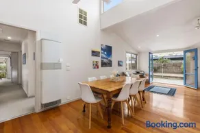 Lonsdale Back Beach Retreat - Image 4