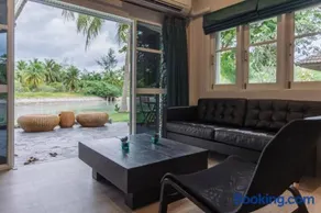 F5 3 Bed Rooms Beach house, full kitchen - Image 2