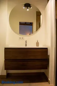 Bumblebee apartments - Image 4