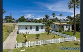 Bungo Beach Shack - Image 1